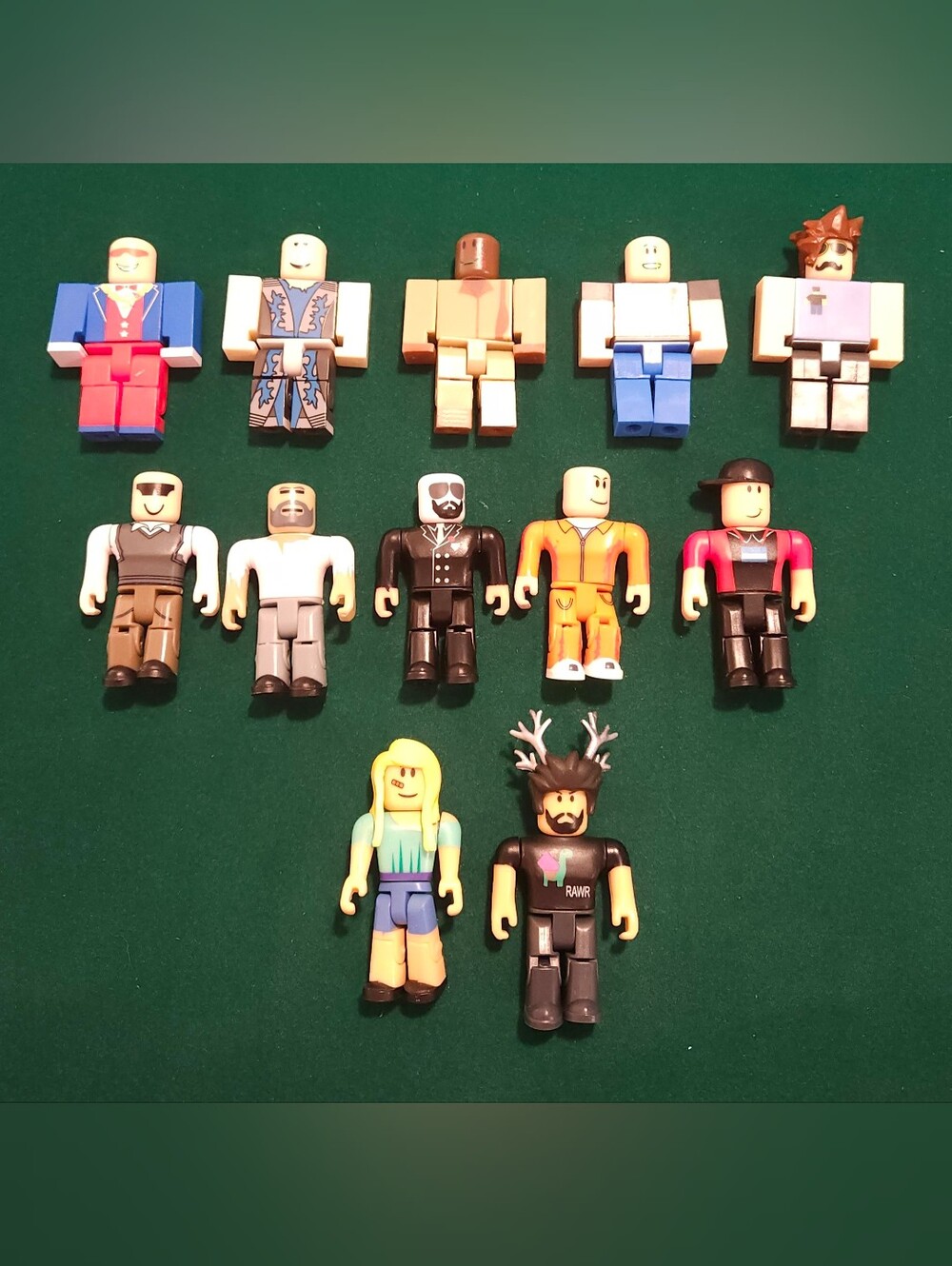 ROBLOX Assorted Kids Toy Figures !!